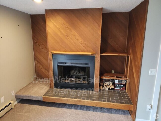 Building Photo - 3811 Iowa Dr Unit 3 Rental