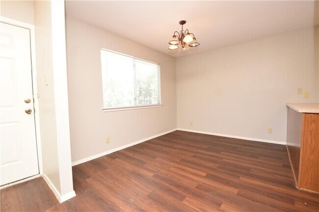 10811 Lanshire Dr