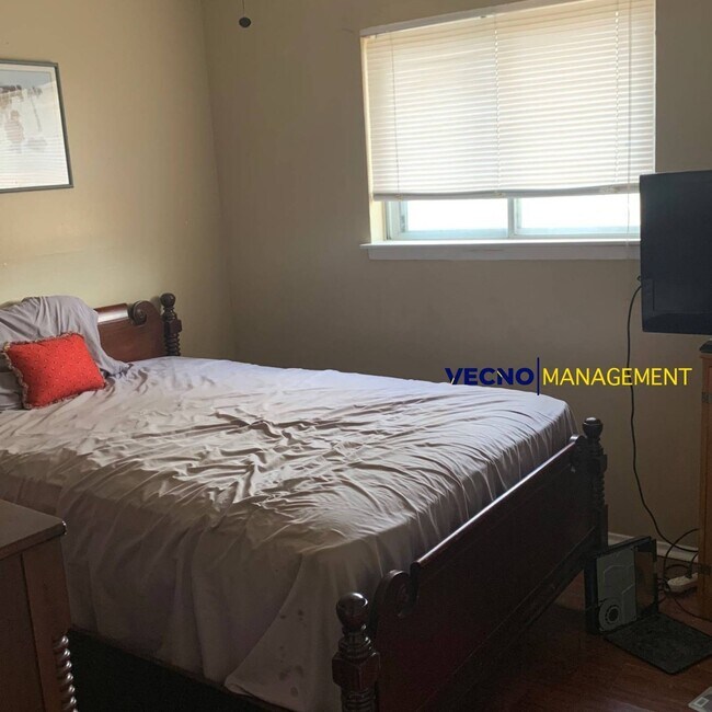 Photo - 701 Aviation Ave