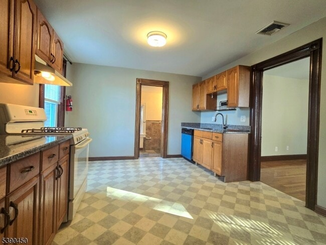 Photo - 14 Codington St