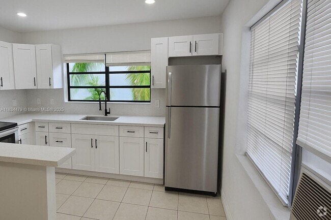 Building Photo - 417 NW 2nd Ave Unit 9 Rental