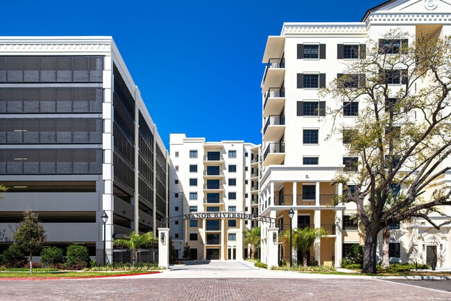 Manor Riverside