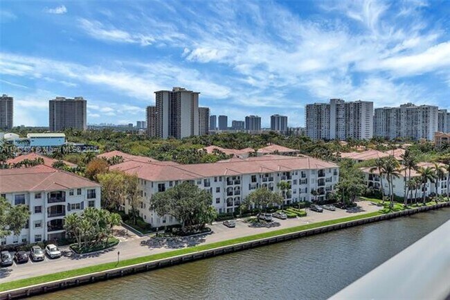 Photo - 3250 NE 188th St Unidad 3250 NE 188th St  703