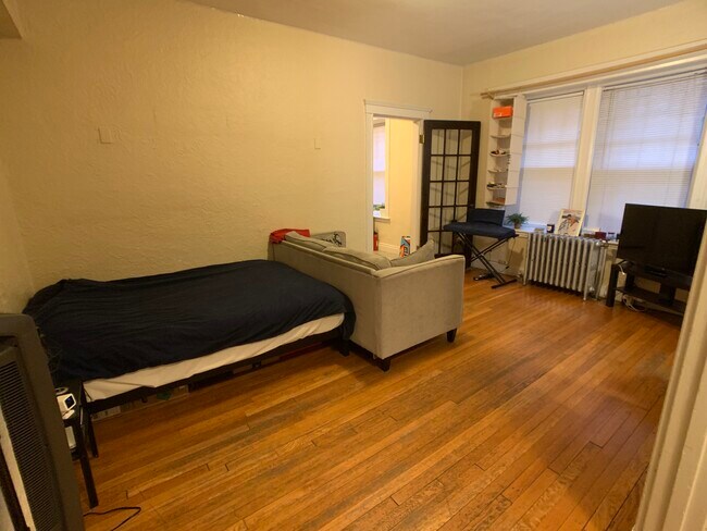 Photo - 1945 Commonwealth Ave Unidad 6