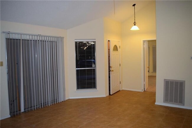 Photo - 16819 Village Oak Loop
