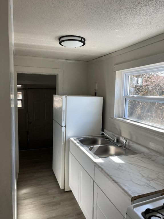 Photo - 827 S Sergeant Ave