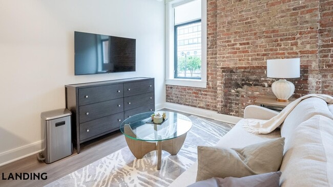 425 20th St S Unit 202