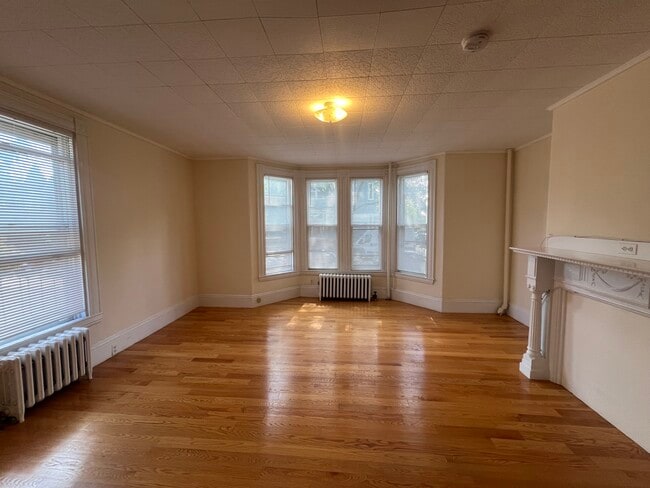 Building Photo - 381 Harvard St Unit 1