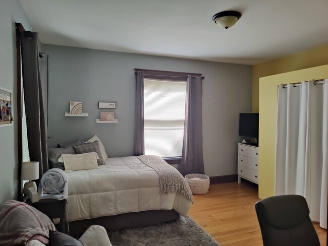 Photo - 137 Floral Ave