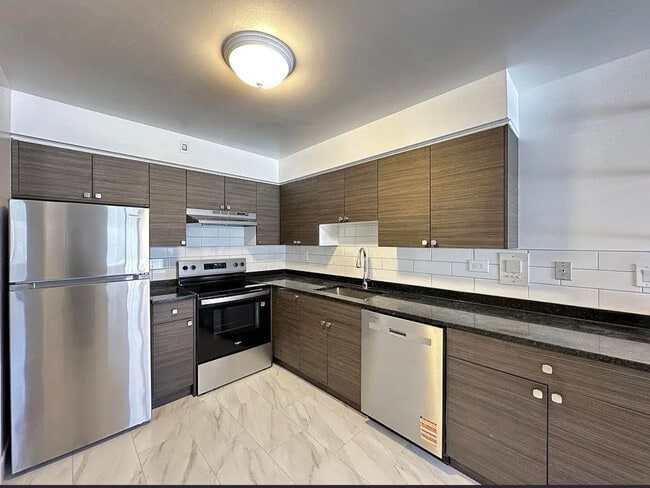 Building Photo - 1653 Oakwood Ave Unit 1639 Oakwwod - THREE Beds