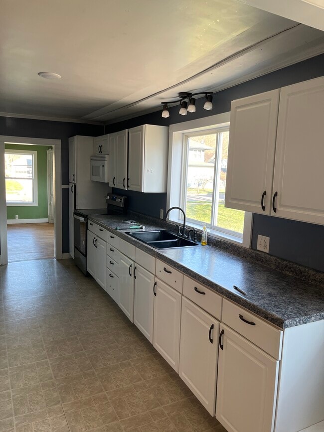 kitchen - N139 McKay Ave