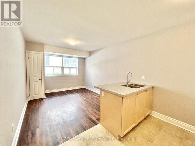 Photo - 9 Thirty Third St Unit 106