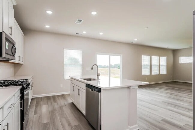 Photo - 620 White Birch Ln