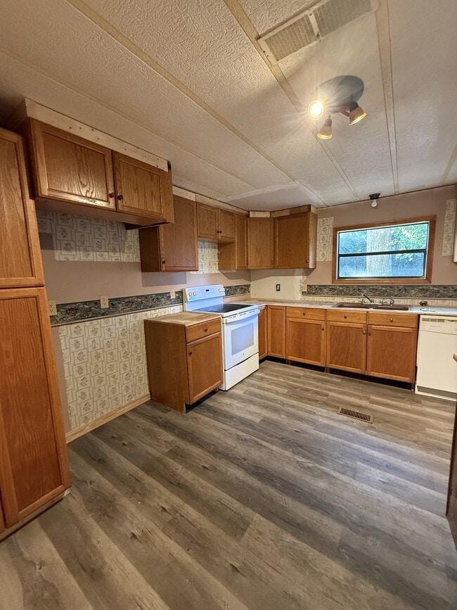 Building Photo - 1688 Red Hl Rd Rental