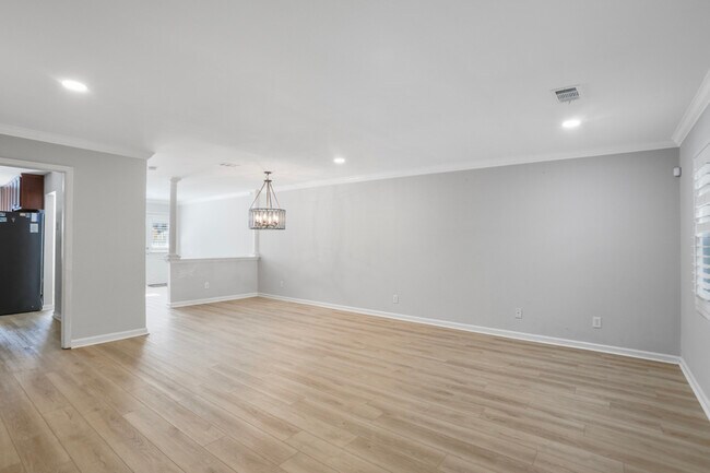 Photo - 115 Winding River Dr Unit B