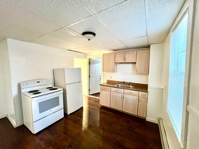 Building Photo - 115 Summer St Unit 1