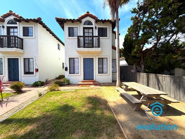 Building Photo - 4929-4933 Santa Cruz Avenue - 4933 Santa Cruz Ave