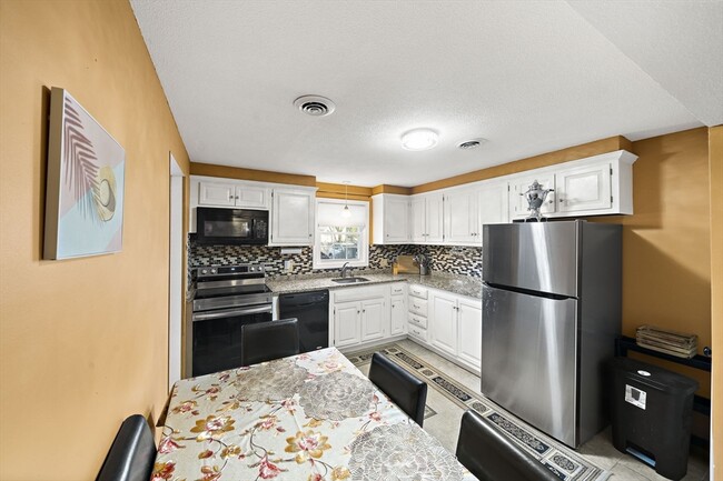 Photo - 95 Pilgrim Cir