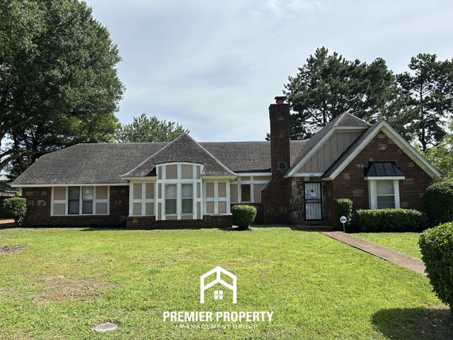 Building Photo - Beautiful 3BR/2BA Near Southwind | 1,681 Sq Ft, Vaulted Ceilings, Hardwood Floors & Garage