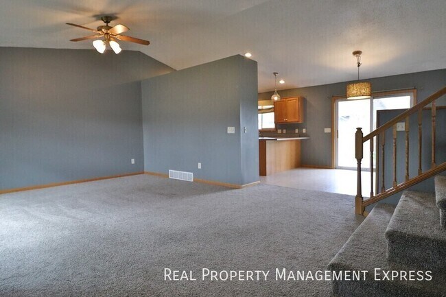 Photo - 3 Bed 2 Bath home with Double Garage