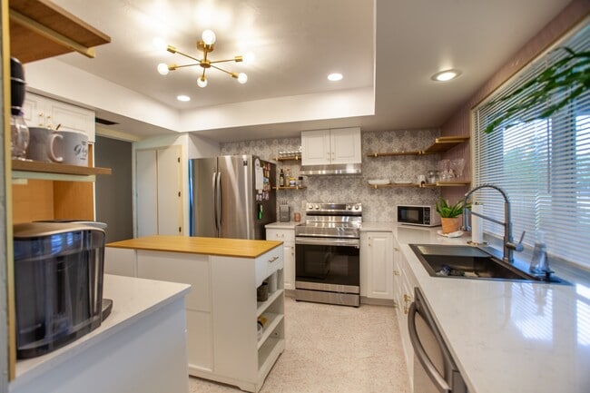 Photo - 1323 Torreya Cir