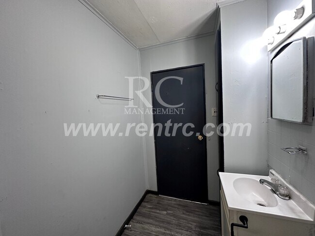 605 Pixley-