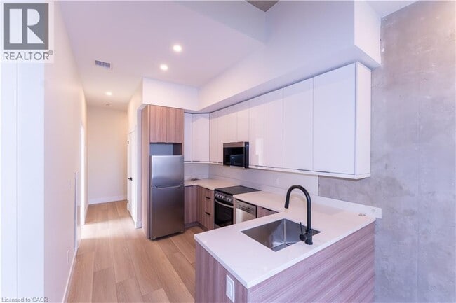 Photo - 169 James St S Unité 604