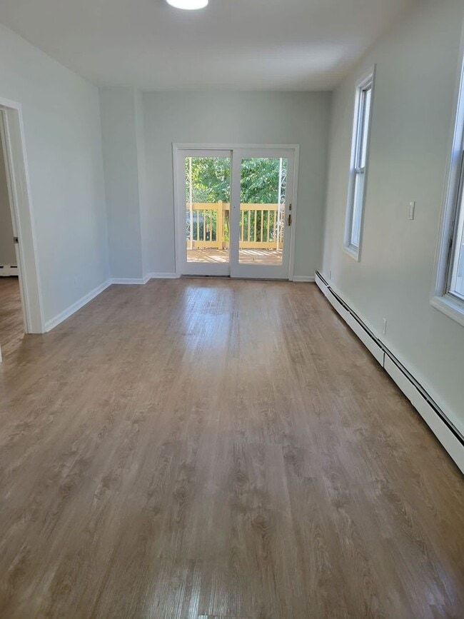 102 Evergreen St Unit 2R