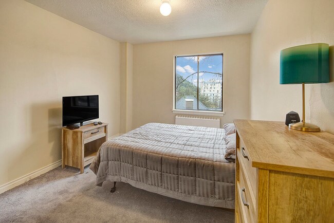 Mendenhall Tower Apartments - Bedroom - Mendenhall Tower