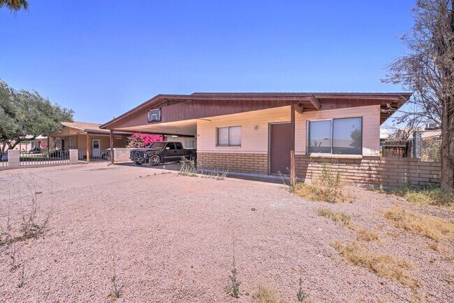 Photo - 373 N Williams St