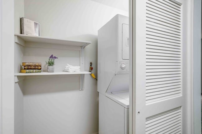 The Horizons at Franklin Lakes Apartment Homes