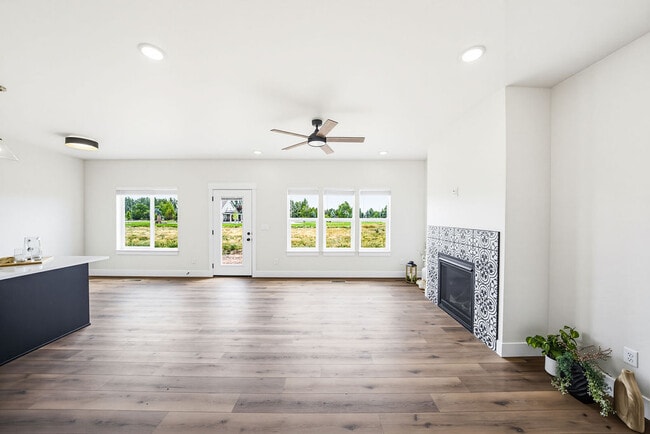 Photo - 485 E River Rd