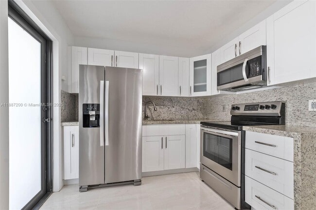 Building Photo - 2567 SW 21st Ave Unit 2567