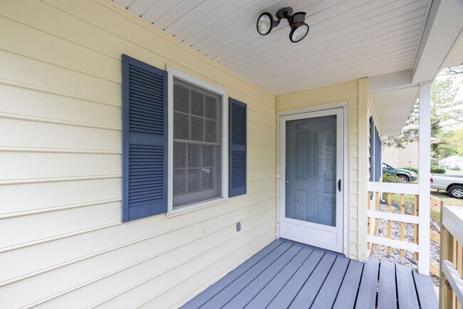 Photo - Beautifully Renovated 4-Bedroom Home in Ch...