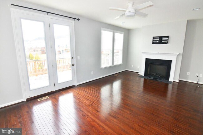 Photo - 165 Solara Dr