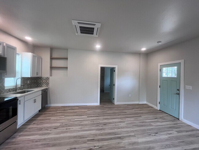 Photo - 1 bed 1 bath Just renovated! Stunning High...