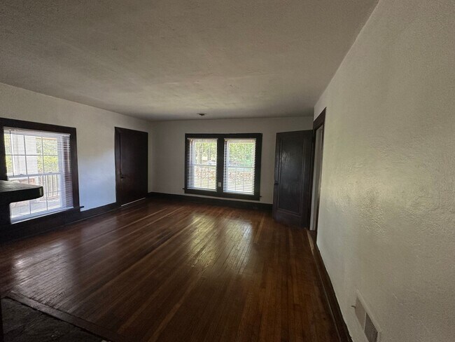 Photo - Charming 4 Bedroom House in Bedford