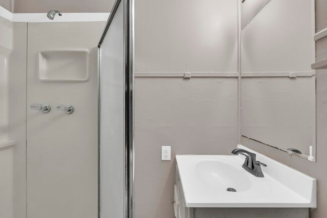 Photo - 817 College St Unit 817 College St #2