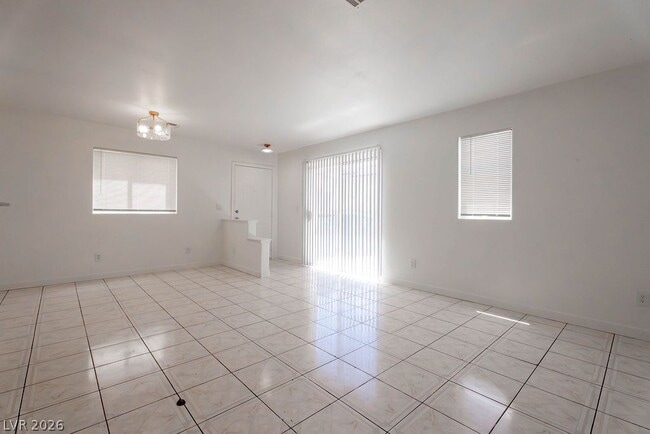 Photo - 2095 Betty Davis St