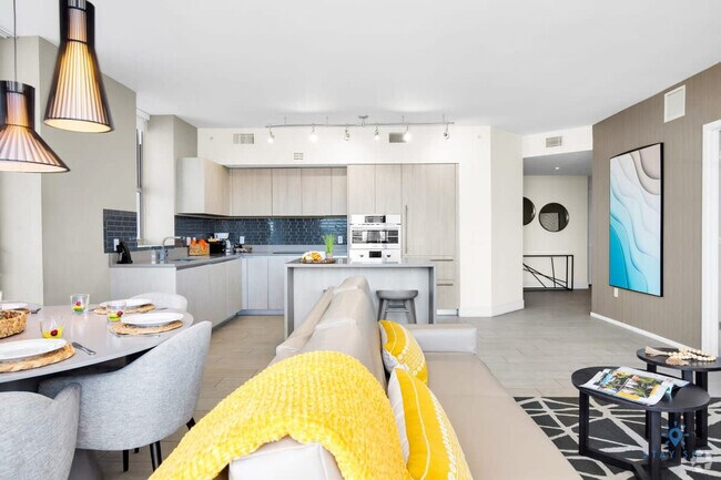 Building Photo - 4010 S Ocean Dr Unit ID1227208P Rental