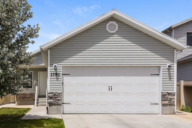 Building Photo - 1791 E Tumwater Ln