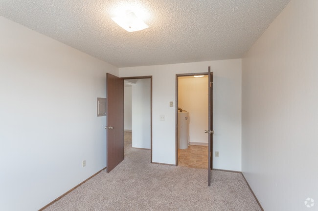 1BR, 1BA - 611 SF