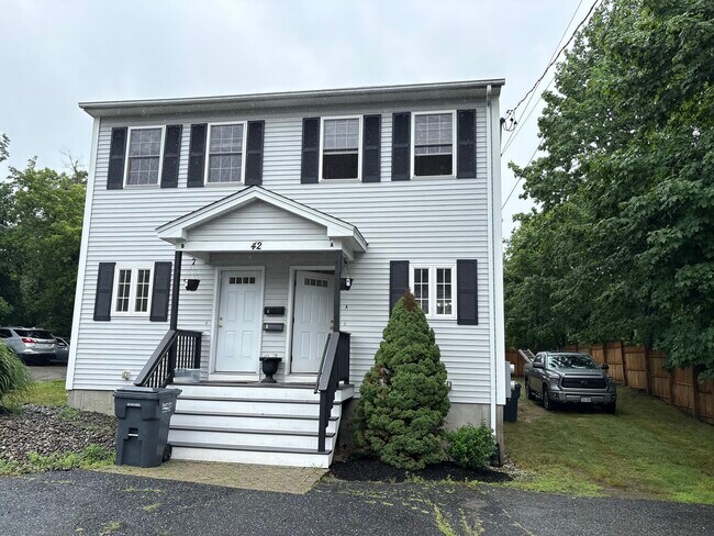 Building Photo - 42 N Main St Unit A