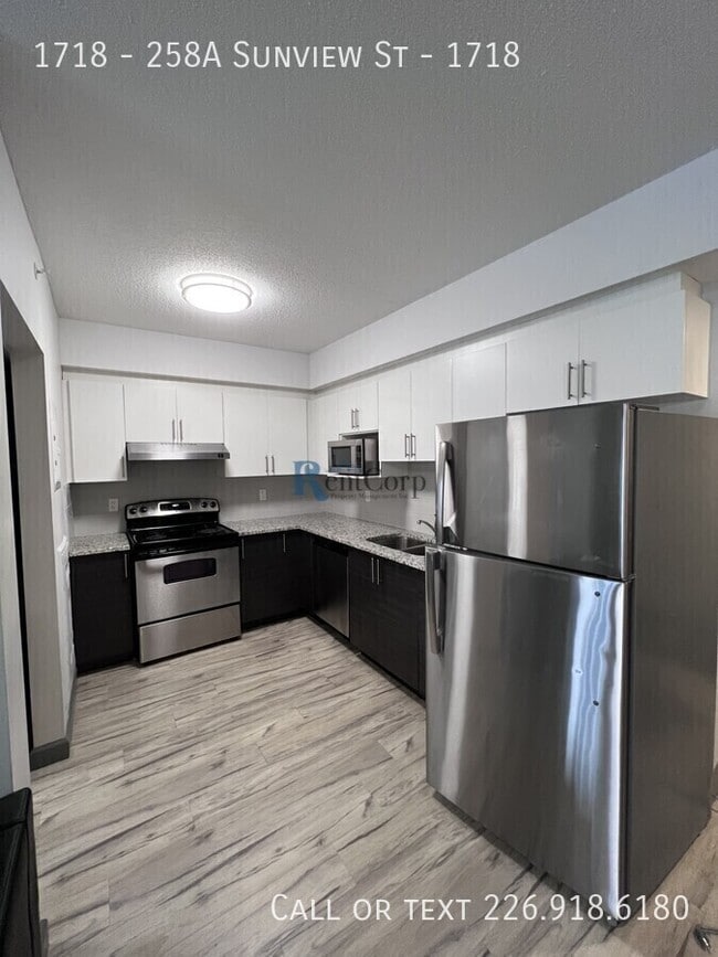 Photo - 258A-258A Sunview St