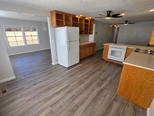 Photo - 57 Benchmark Dr