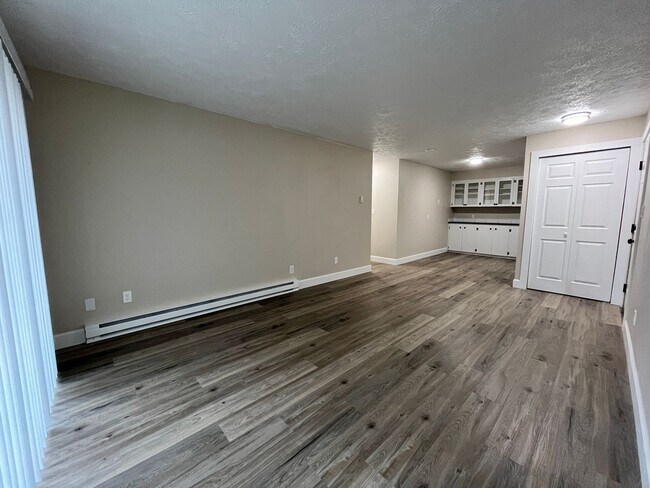 Photo - Contemporary 2 Bedroom / 1 Bath in Charmin... Unidad 10