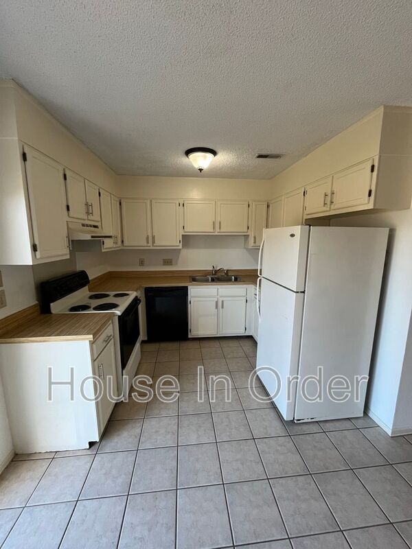 Photo - 208 Scottlynn Dr