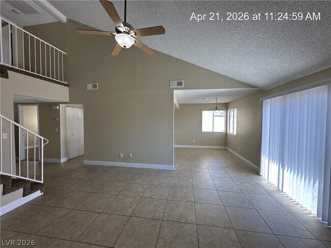 Photo - 329 Chastine St