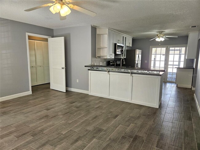 Photo - 272 Loyola Rd