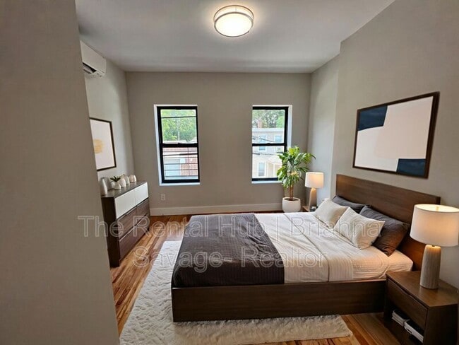 Building Photo - 12 Seymour St Unit 4L Rental